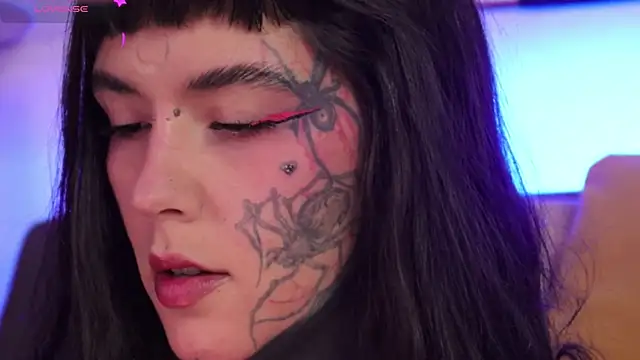 Snapshot of SylveonFox chatting on 10.08.25 SylveonFox online show from 10.08.25