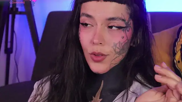 Snapshot of SylveonFox chatting on 12.05.25 SylveonFox online show from 12.05.25