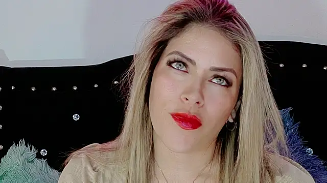 Natalia Montoya online show from 12.18.25