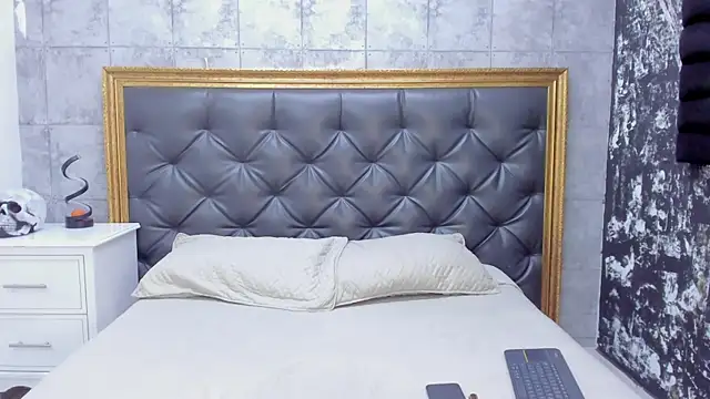 LaurenSnow online show from 12.24.24