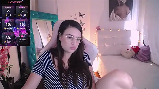 esmeraldaa230 online show from 02.16.25