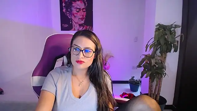 esmeraldaa230 online show from 11.24.25