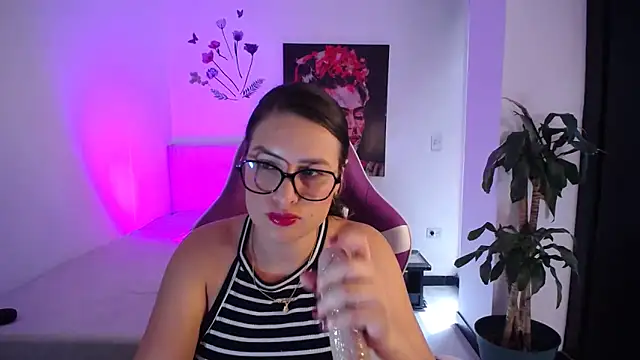 esmeraldaa230 online show from 04.12.26