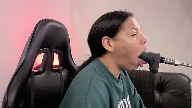 Snapshot of Anabel693 chatting on 12.19.25 Anabel693 online show from 12.19.25