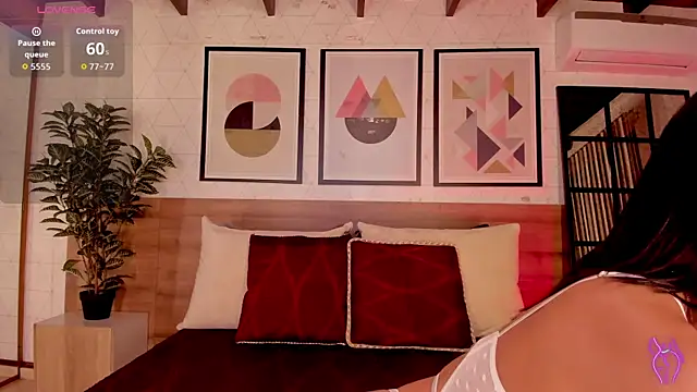 LunaRuso online show from 11.24.25