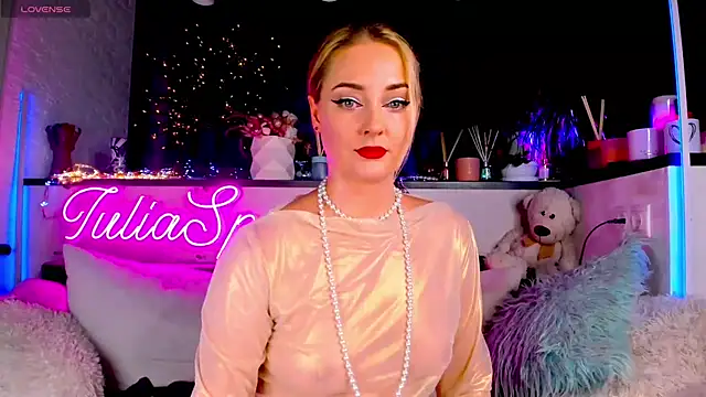 Snapshot of _JuliaSpace_ chatting on 12.06.24 JuliaSpace online show from 12.06.24