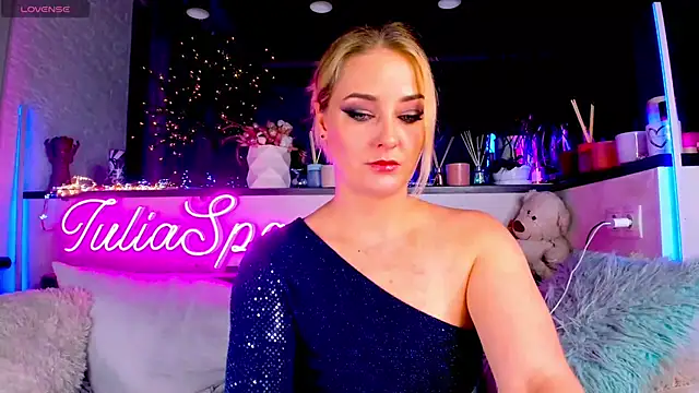 Snapshot of _JuliaSpace_ chatting on 12.10.24 JuliaSpace online show from 12.10.24