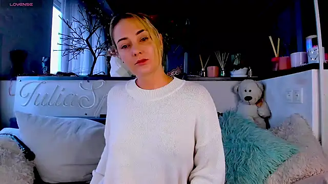 Snapshot of _JuliaSpace_ chatting on 12.12.24 JuliaSpace online show from 12.12.24