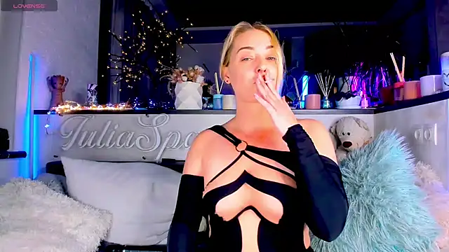 Snapshot of _JuliaSpace_ chatting on 12.17.24 JuliaSpace online show from 12.17.24