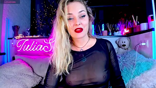 Snapshot of _JuliaSpace_ chatting on 01.17.25 JuliaSpace online show from 01.17.25