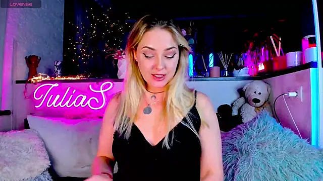 Snapshot of _JuliaSpace_ chatting on 01.30.25 JuliaSpace online show from 01.30.25