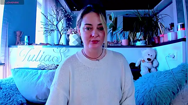 Snapshot of _JuliaSpace_ chatting on 02.23.25 JuliaSpace online show from 02.23.25