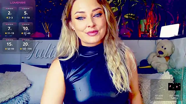 Snapshot of _JuliaSpace_ chatting on 09.15.25 JuliaSpace online show from 09.15.25