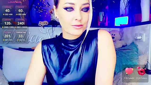 Snapshot of _JuliaSpace_ chatting on 09.27.25 JuliaSpace online show from 09.27.25