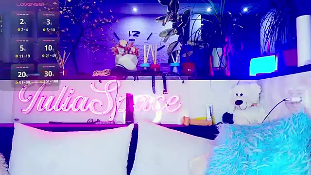 Snapshot of _JuliaSpace_ chatting on 09.30.25 JuliaSpace online show from 09.30.25