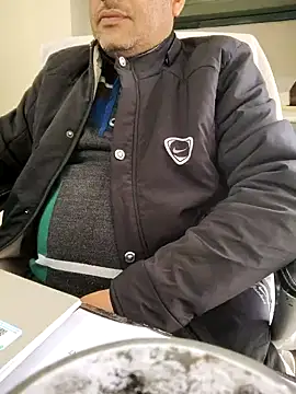 Snapshot of Hot-man39 chatting on 12.31.24 Hot-man39 online show from 12.31.24