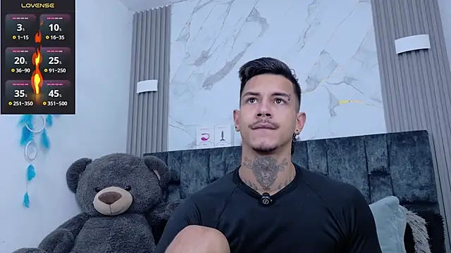 Snapshot of JAYCOB00 chatting on 12.04.25 JAYCOB00 online show from 12.04.25