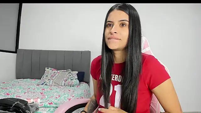 Snapshot of _elektrah chatting on 02.17.25 elektrah online show from 02.17.25