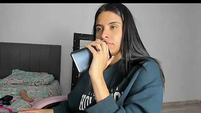 Snapshot of _elektrah chatting on 02.27.25 elektrah online show from 02.27.25