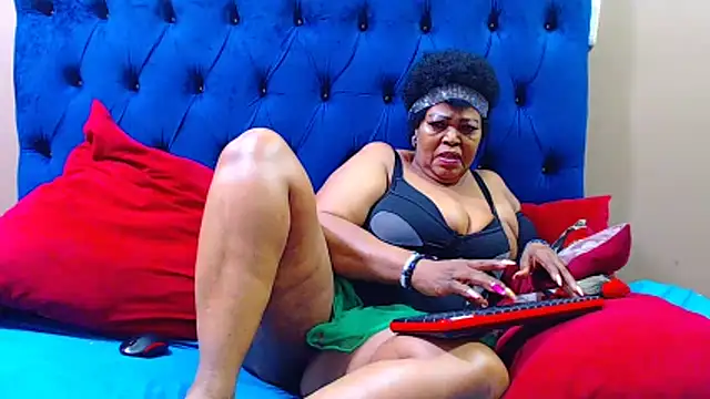 Snapshot of ebonycandy10 chatting on 04.08.26 ebonycandy10 online show from 04.08.26