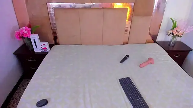 Snapshot of LizBrook chatting on 10.22.25 LizBrook online show from 10.22.25