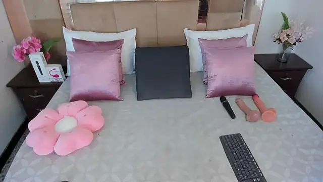 LizBrook online show from 03.14.26