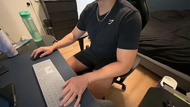 Snapshot of charlie_s2534 chatting on 02.12.26 charlie s2534 online show from 02.12.26