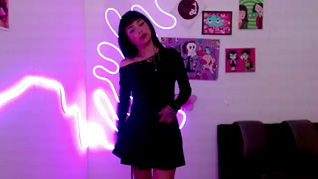 Kind Scarlett online show from 02.04.25