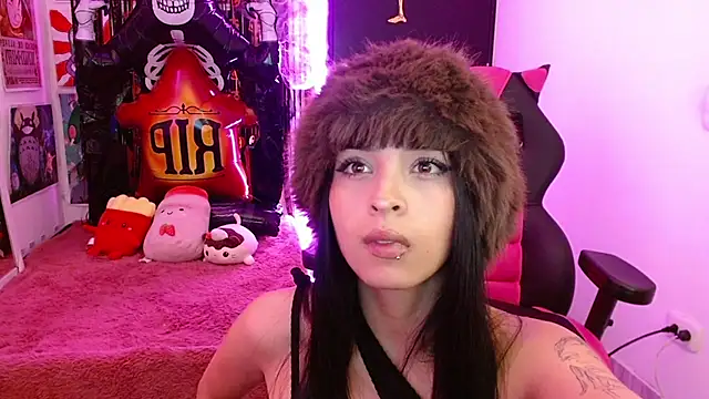 Kind Scarlett online show from 10.24.25