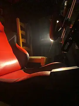 Snapshot of Flouflolutin chatting on 11.04.25 Flouflolutin online show from 11.04.25