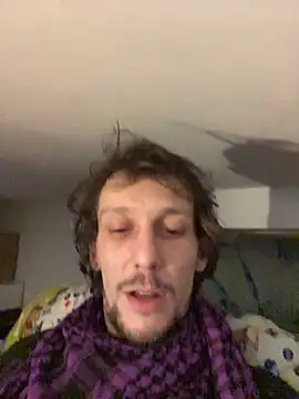 Snapshot of Flouflolutin chatting on 11.25.25 Flouflolutin online show from 11.25.25