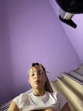 Snapshot of emiss_ chatting on 02.15.26 emiss online show from 02.15.26