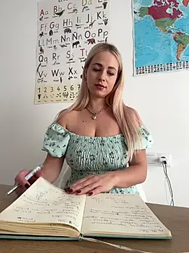 streetdoll online show from 02.06.25