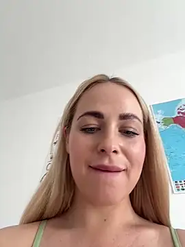 streetdoll online show from 03.09.25