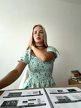 streetdoll online show from 10.07.25