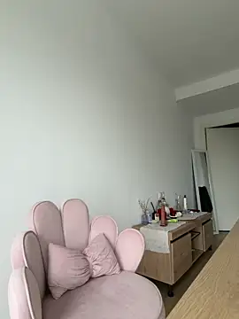 streetdoll online show from 04.05.26