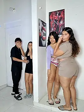 Snapshot of royalgirls_x chatting on 02.03.26 royalgirls x online show from 02.03.26