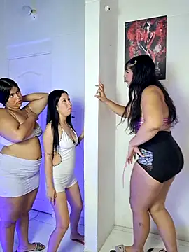 Snapshot of royalgirls_x chatting on 02.13.26 royalgirls x online show from 02.13.26