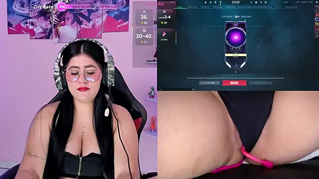 Snapshot of DanielaHang chatting on 11.17.25 DanielaHang online show from 11.17.25