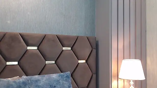 ThaniaJones online show from 04.11.26