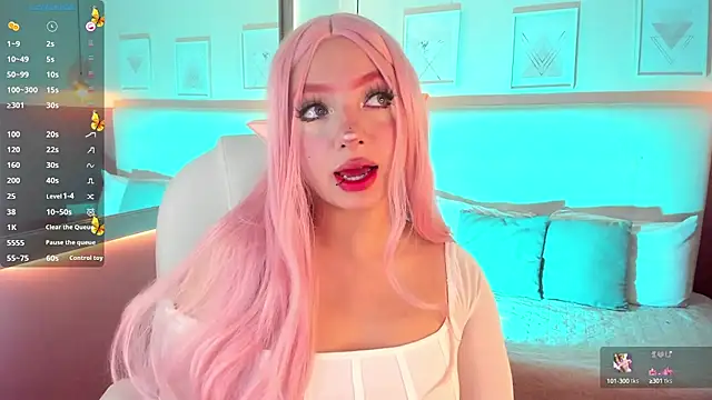 Snapshot of Kloe_Raize chatting on 12.17.24 Kloe Raize online show from 12.17.24