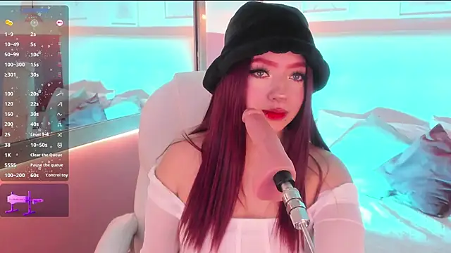 Snapshot of Kloe_Raize chatting on 12.28.24 Kloe Raize online show from 12.28.24