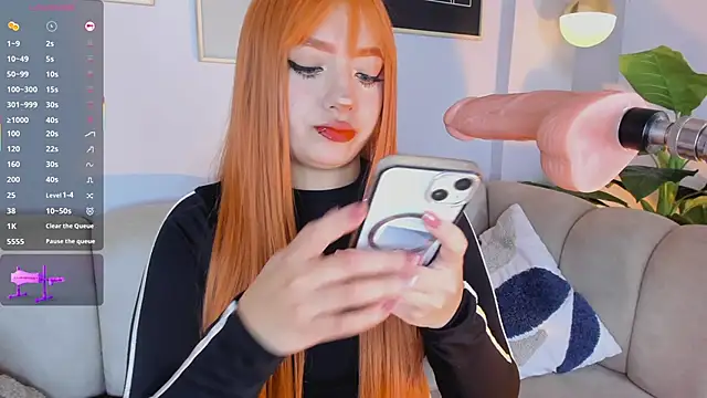 Snapshot of Kloe_Raize chatting on 12.02.25 Kloe Raize online show from 12.02.25