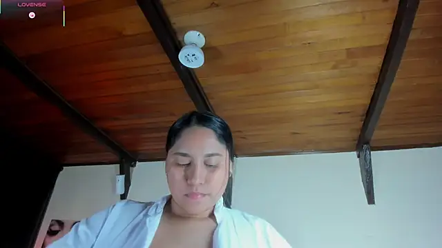 Snapshot of EmiliWilliams chatting on 10.14.25 EmiliWilliams online show from 10.14.25