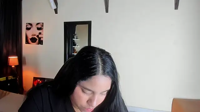 Snapshot of EmiliWilliams chatting on 11.16.25 EmiliWilliams online show from 11.16.25