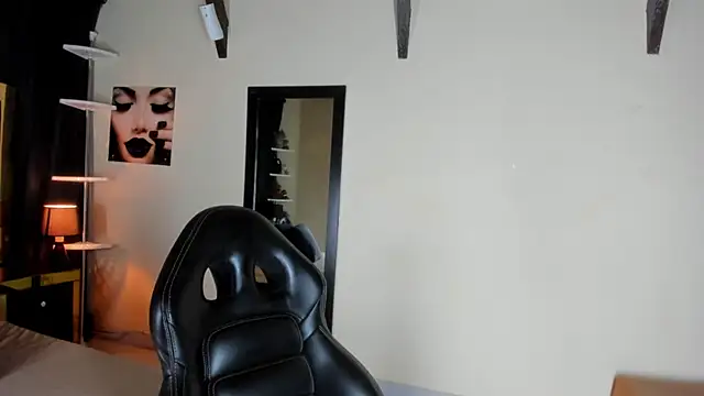 Snapshot of EmiliWilliams chatting on 11.21.25 EmiliWilliams online show from 11.21.25