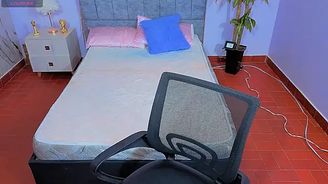 Lana stone  online show from 01.11.26