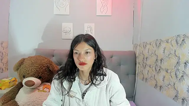 Snapshot of Emma-Wilson chatting on 01.14.25 Emma-Wilson online show from 01.14.25