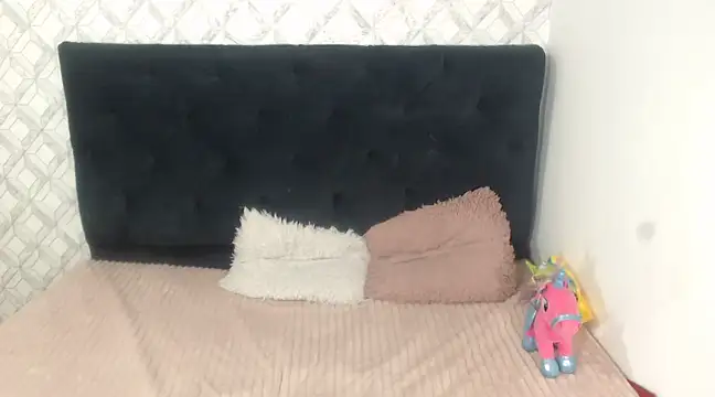 Snapshot of Emma-Wilson chatting on 02.21.25 Emma-Wilson online show from 02.21.25