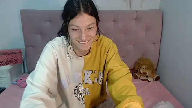 Snapshot of Emma-Wilson chatting on 03.15.25 Emma-Wilson online show from 03.15.25